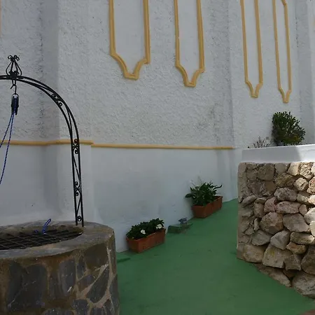 El Almendro Y La Montaña Tàrbena